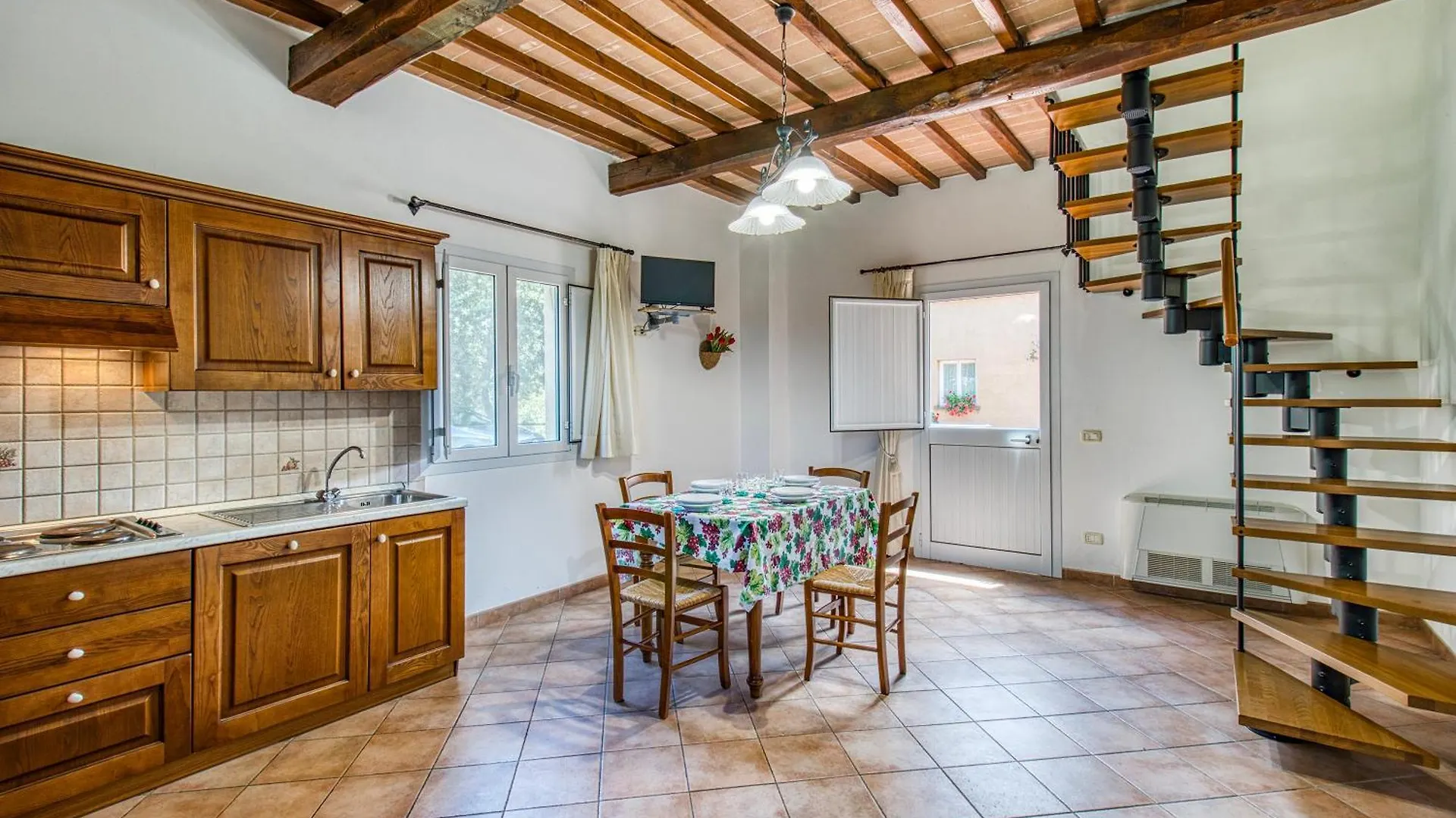 Family Apartments With Pool Near Volterra - Happy Rentals 波马兰切